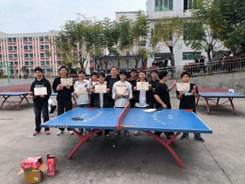 宜宾市叙州区高新综合高中乒乓球俱乐部举行乒乓球比赛