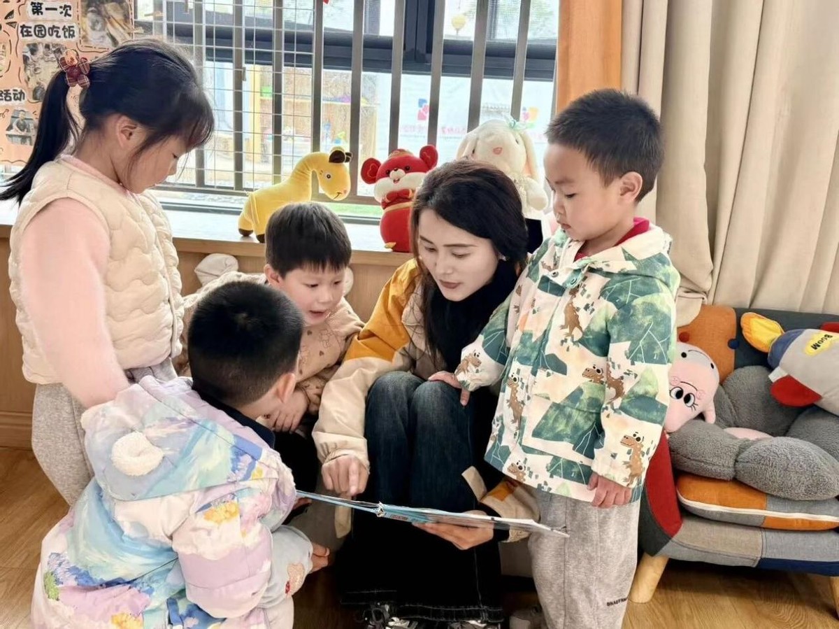 星光映初心 雷锋薪火传——宜宾三江新区红星幼儿园开展“学雷锋纪念日”主题活动