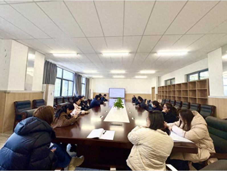 精准分析 提质增效——宜宾三江新区顺南学校初中部召开2025秋期期末成绩分析会