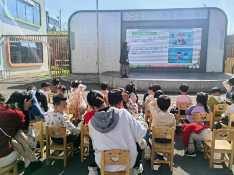 法治护航伴成长 安全守护润童心——宜宾市南溪区凤凰幼儿园开展法治副校长进校园活动