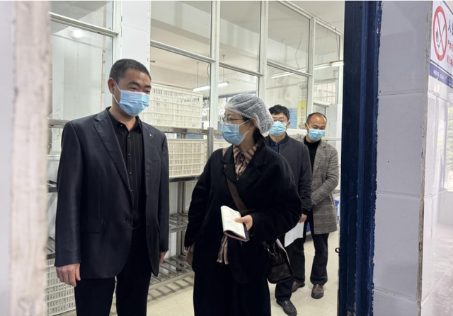 宜宾市江安县教体局到阳春镇白沙小学校检查开学工作