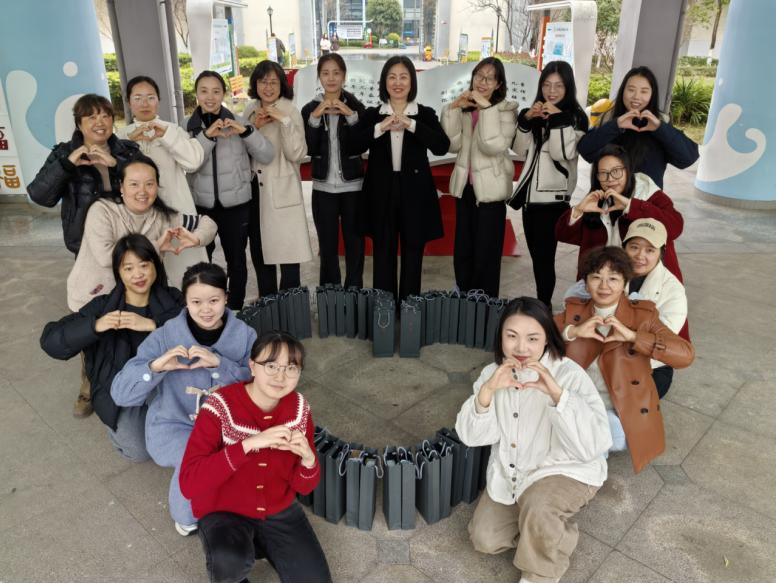 宜宾市南溪区福临小学校：情暖“三八”节 关爱润心田