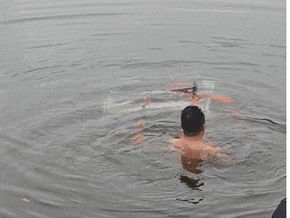 遂宁:大爷三轮车落水，民警两次跳水帮助打捞