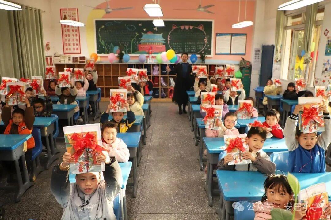 春意融融迎新岁 创意满满开学礼—安居一小“花式”举措点亮新学期