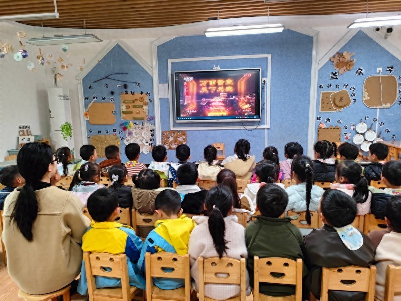 宜宾娃娃 爱国爱家——宜宾市南溪区北城幼儿园开展开学第一课主题活动