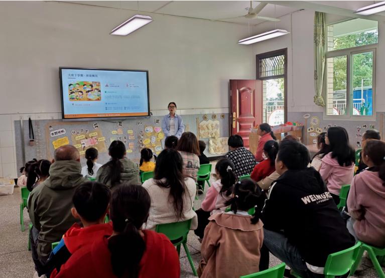 家园携手伴成长 趣味活动暖童心——宜宾市南溪区大坪幼儿园举办家长会暨半日开放活动