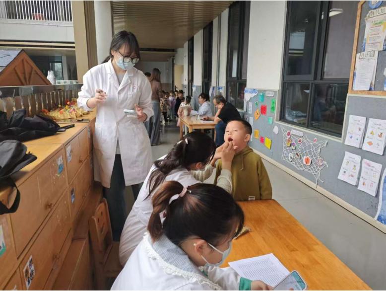 健康护航 快乐成长——宜宾市南溪区大观镇中心幼儿园开展幼儿免费体检活动