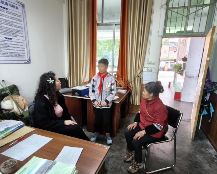 高县逸夫小学校：温情家访润童心 精准关爱伴成长