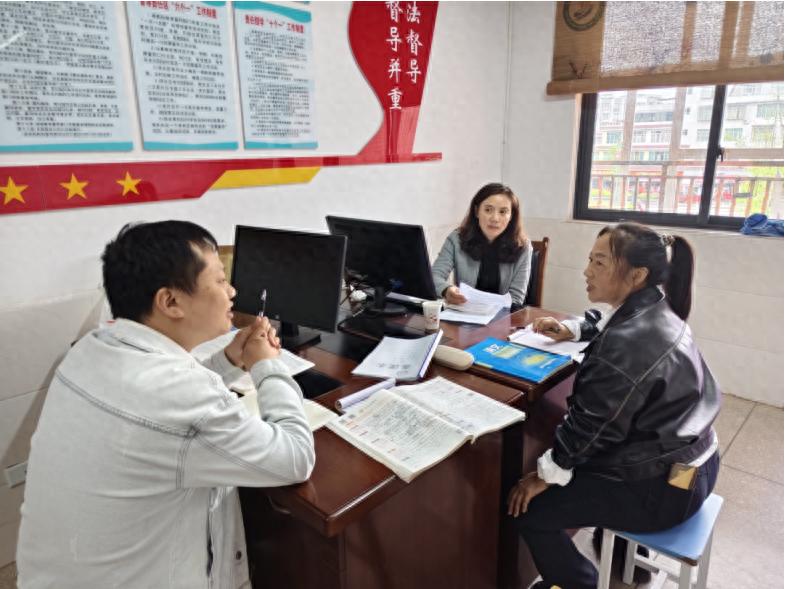 高县教体局、县研培中心到翰笙小学开展教学视导活动