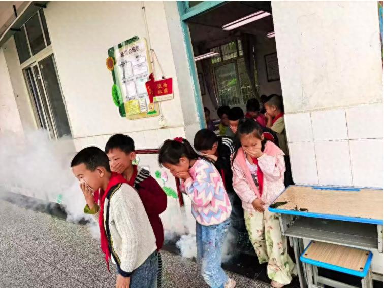 实战演练强技能 消防安全记心间——宜宾市南溪区黄沙镇中心小学校开展消防安全应急演练