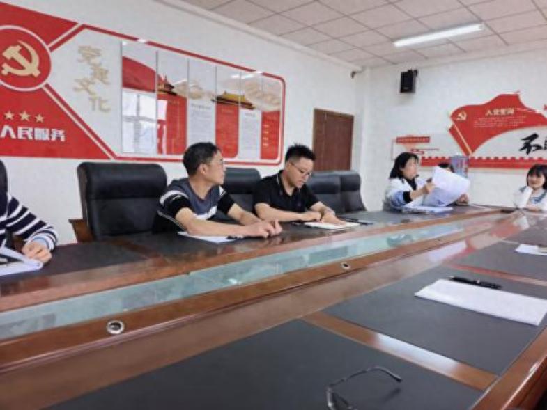 聚焦问题提出 深化课堂教学 凝聚备课合力——宜宾三江新区顺南学校小学数学组开展教研活动