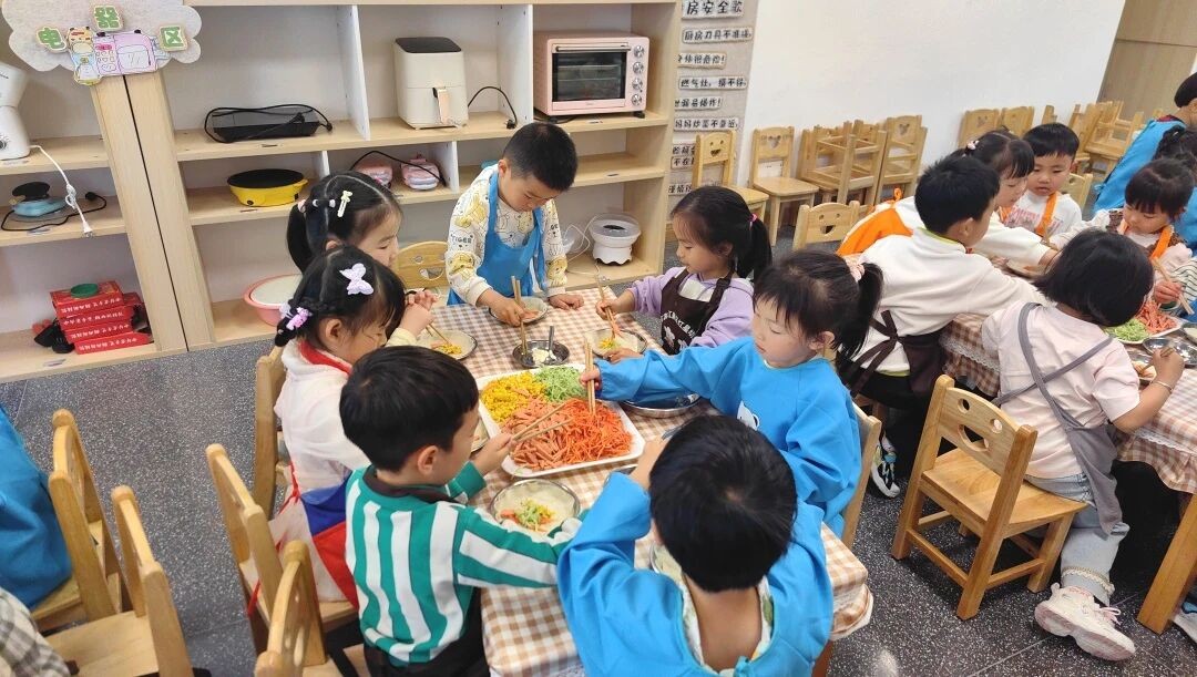 春风伴我行 家园共生长——宜宾三江新区红星幼儿园开展2026年春期家委会暨膳委会活动