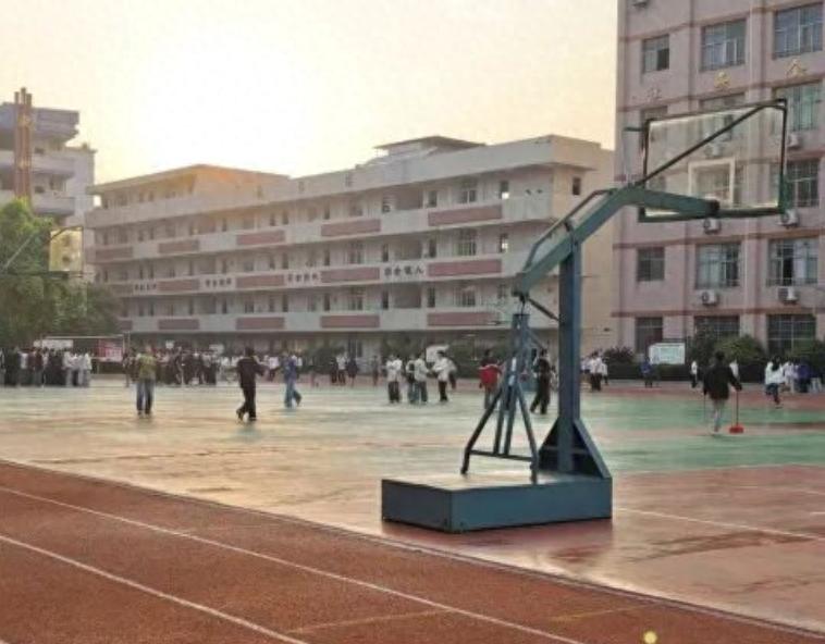 【南溪四中印象：点滴皆成诗】第49期：书声花影 正是少年读书时