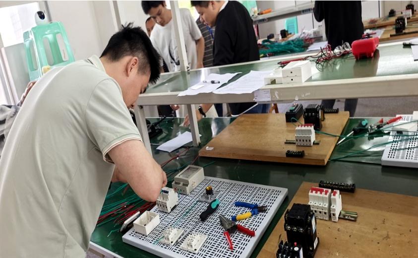 严把技能评价关口 聚力人才培养提质——宜宾市叙州区高新综合高级中学校圆满完成2026年4月电工初级职业技能等级认定