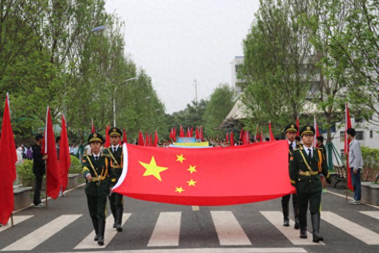 凝心聚力展风采 奋勇拼搏创佳绩——宜宾市叙州区柳嘉职校举行第七届“朵唯杯”球类运动会开幕式