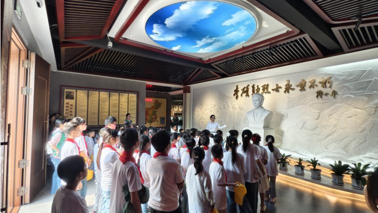 研红色文脉 承非遗匠心——逸夫小学参加高县红色文化与非遗传承研学活动