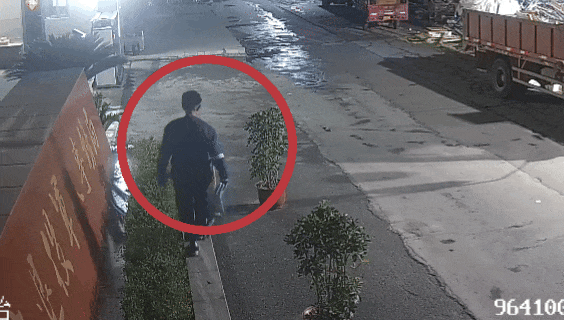 深夜急电！老人摔倒无法站立，遂宁民警迅速救援