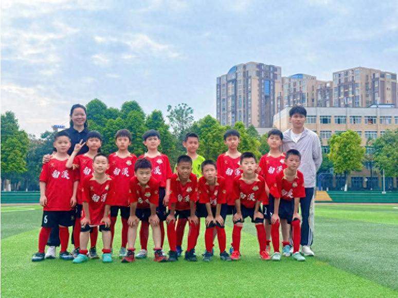 无场亦逐梦 长江少年强——宜宾市南溪区长江学校足球健儿斩获区级赛事亚军