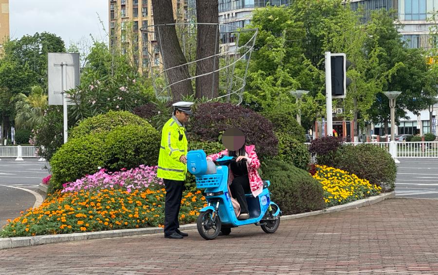 骑行共享电动车注意！遂宁交警正在严查这些行为