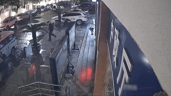 导航“带跑偏”小哥被困工地，遂宁民警暖心“打包”送回家