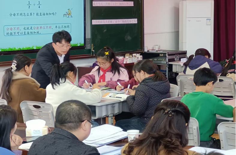 以赛促教展风采 以研促教共成长——江安县夕佳山片区小学数学半决赛圆满落幕