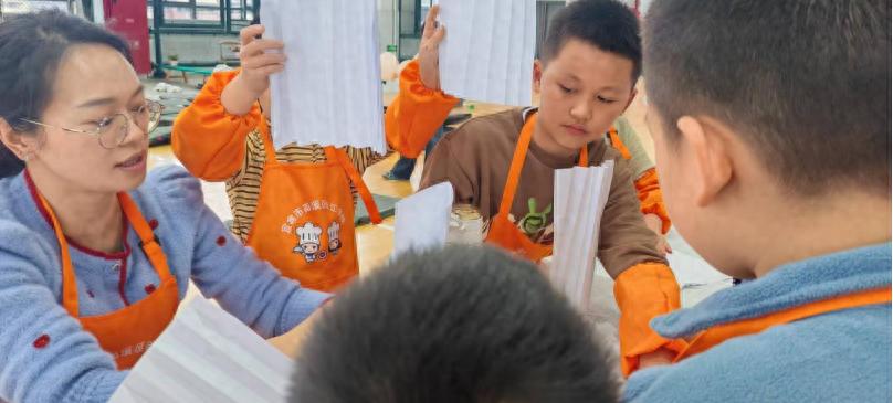 心向暖阳 乐游同行——宜宾市南溪区长江学校2026年春假托管心理游园会圆满举行