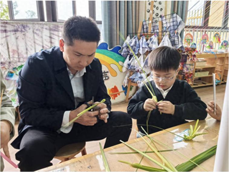 品非遗之韵 探竹编之趣——宜宾市叙州区双龙镇中心幼儿园开展竹编亲子活动