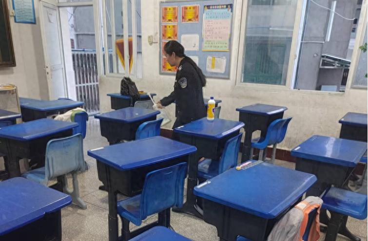 宜宾市叙州区双龙学校捧印小学校区开展爱国卫生运动