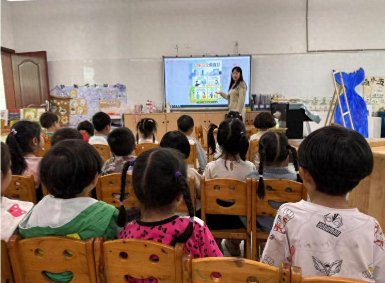 筑牢安全防线 守护童心成长——宜宾市南溪区长兴镇中心幼儿园开展全民国家安全教育日活动