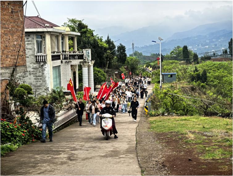春满杨柳春常在 我在大乘望县城——屏山县大乘中学开展2026年综合性实践活动