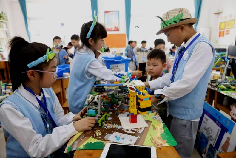 科技筑梦 智创未来——南溪区长江学校科创团队闪耀宜宾市数字科创现场