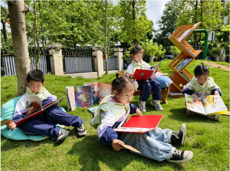 品红色书香润心 阅实践案例提质——高县硕勋幼儿园教育集团开展2026年4月读书月活动