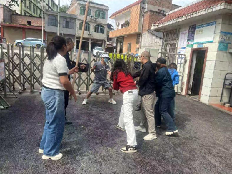 防暴演练筑防线 校园安全“不打烊”——江安县留耕镇中心小学校开展校园防暴应急演练