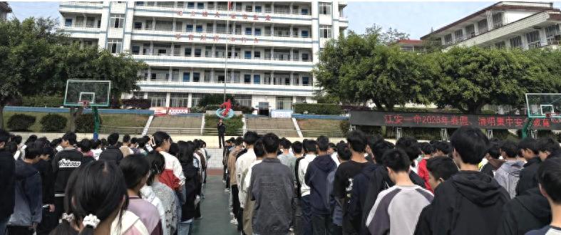 江安一中开展法治进校园暨2026年春假、清明假期安全集中教育活动