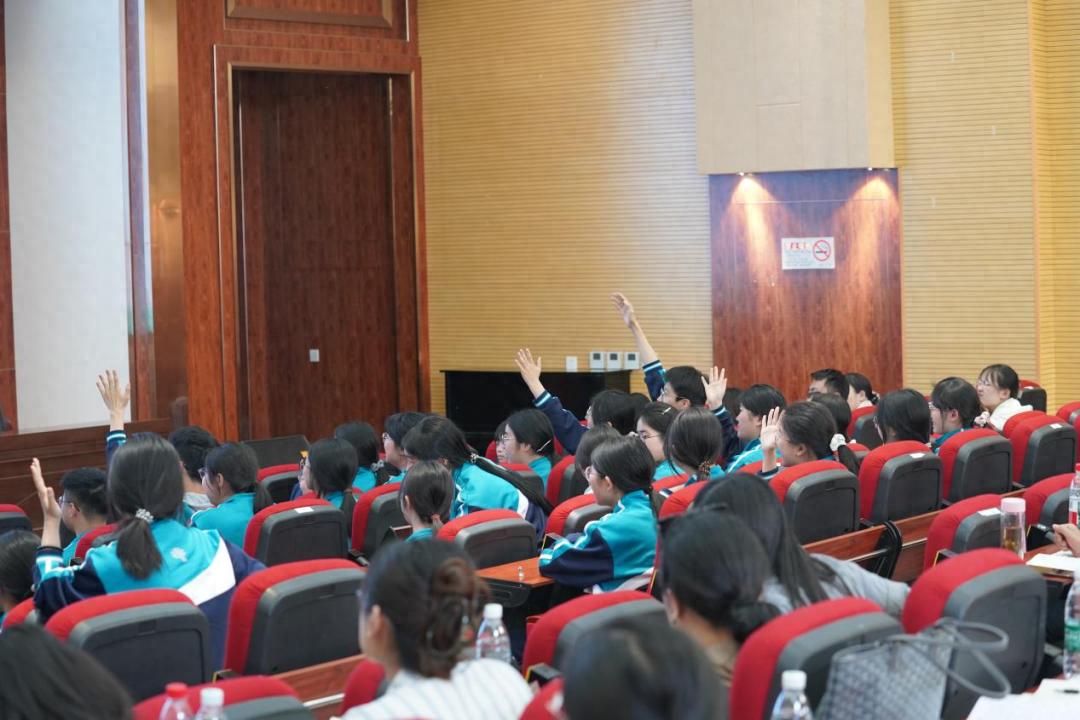 遂宁市C04心理健康教育教师专项研修班走进遂宁一中