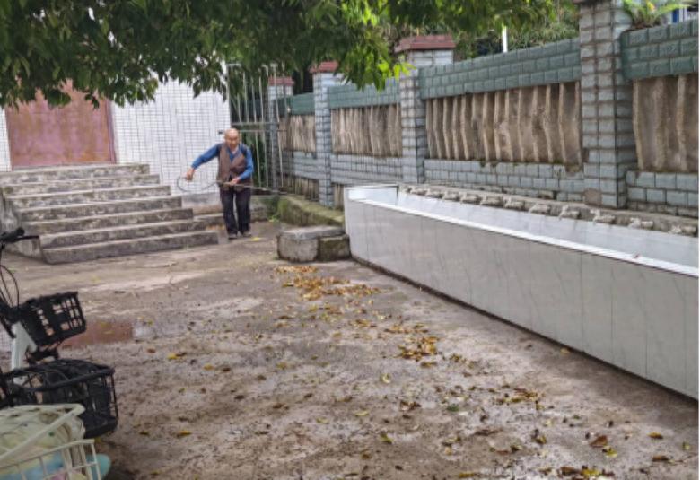 宜宾市叙州区双龙学校双龙小学校区开展春季蚊虫消杀 筑牢校园健康防线