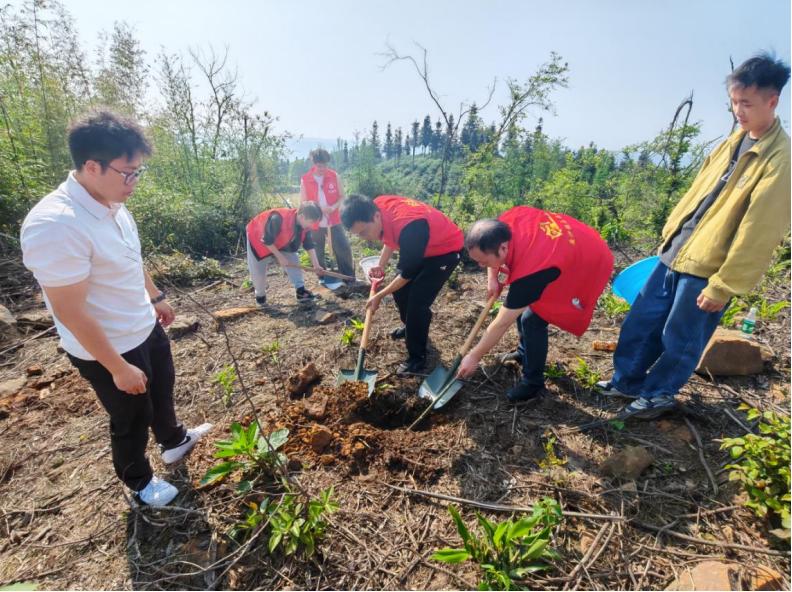 植绿守初心 践行显担当——宜宾市南溪区黄沙镇机关党支部开展4月主题党日活动