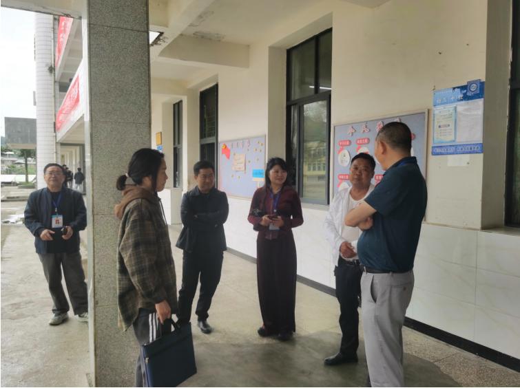 宜宾市叙州区责任督学到双龙学校开展督导检查