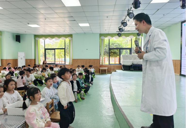 专业讲解识紫苏 丰收成果巧应用——高县硕勋幼儿园开展中医药文化知识进校园活动