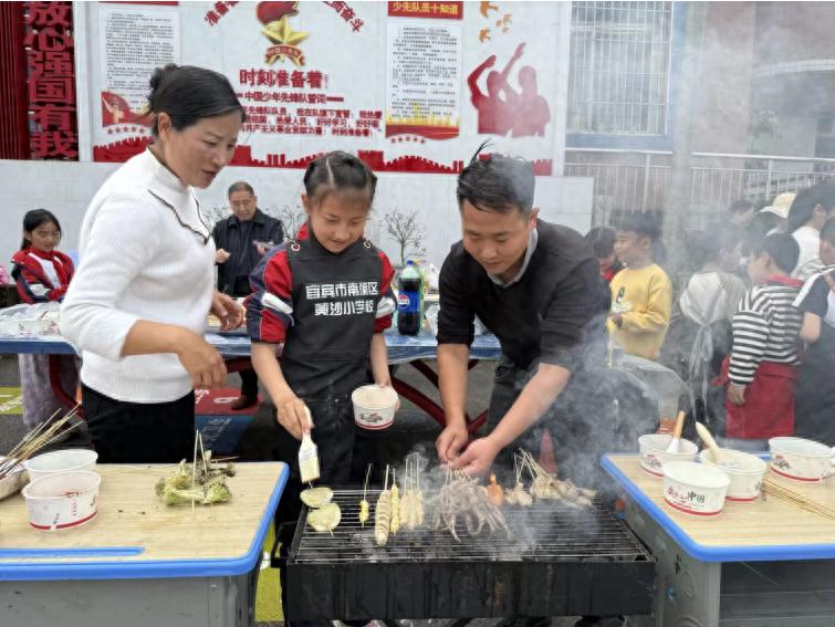 烟火润童心 实践融五育——宜宾市南溪区黄沙镇中心小学校举办校园烧烤派对