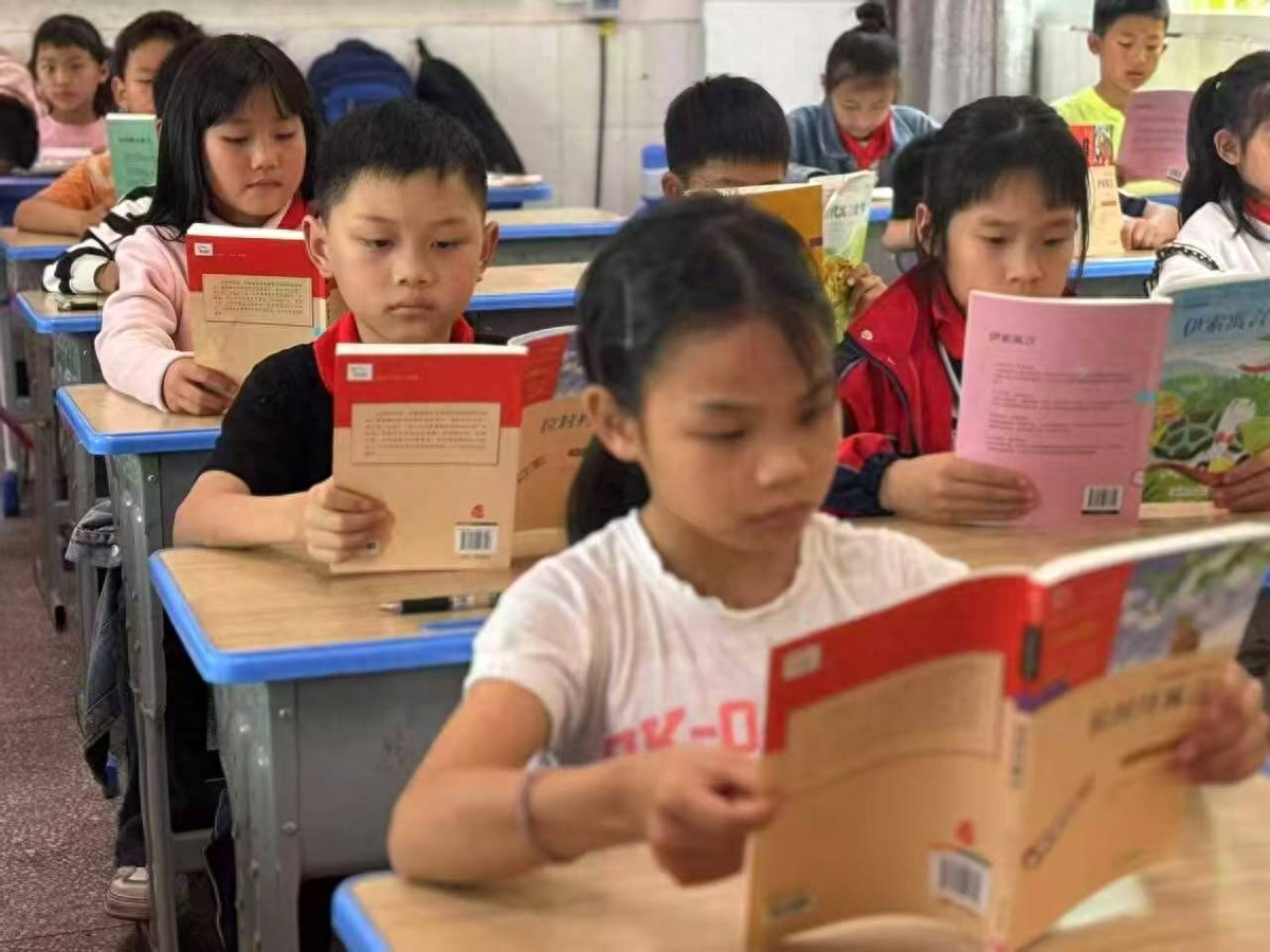 最是书香能致远 腹有诗书气自华——宜宾市南溪区黄沙镇中心小学校开展“世界读书日”系列活动