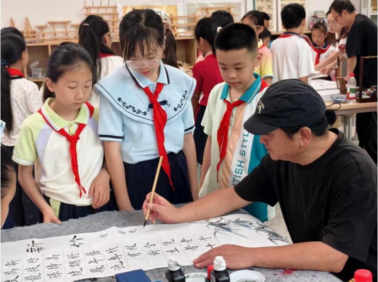 翰墨润童心 书画溢校园——宜宾市南溪区福临小学校开展书画进校园活动