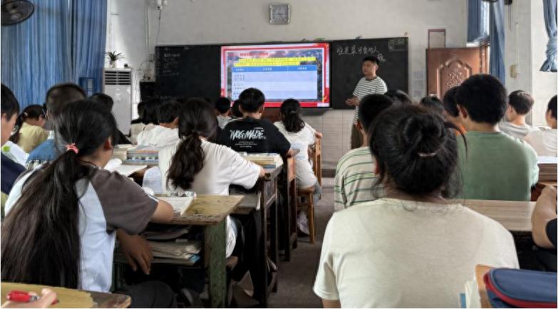 江安一中与淯江中学联合开展教育教学研讨活动