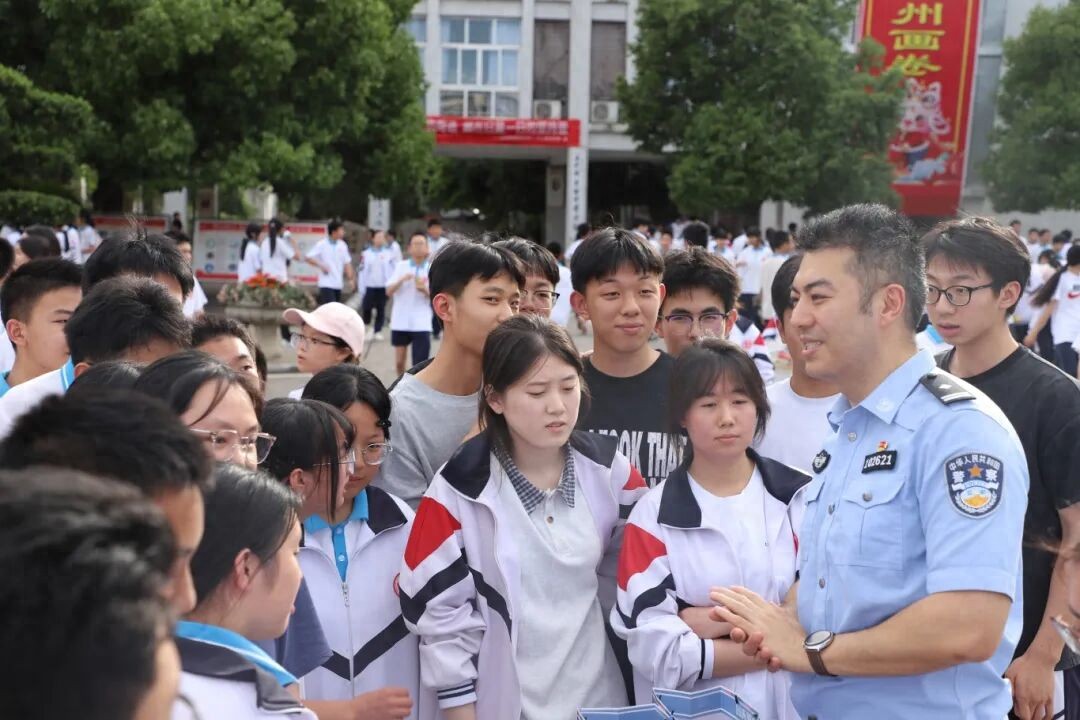法治+心理双守护——蓬溪“书乡守未”创新模式关爱学子心理健康