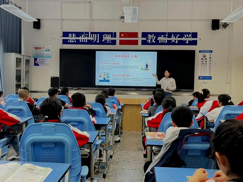 人人讲安全 个个会应急——宜宾三江新区顺南学校开展地震应急疏散演练