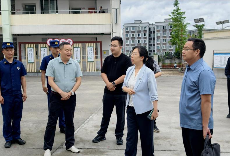 筑牢安全防线 护航校园平安——屏山县人大常委会到中都镇中心学校开展消防安全专项检查