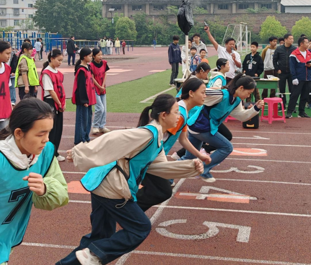 青春竞速 聚力逐梦——宜宾市叙州区双龙学校“班超”联赛燃情举行