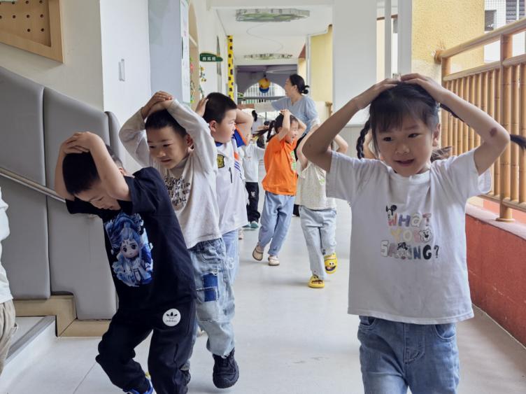 防范灾害风险 守护安全童年——宜宾三江新区双城中心幼儿园开展防灾减灾宣传周活动