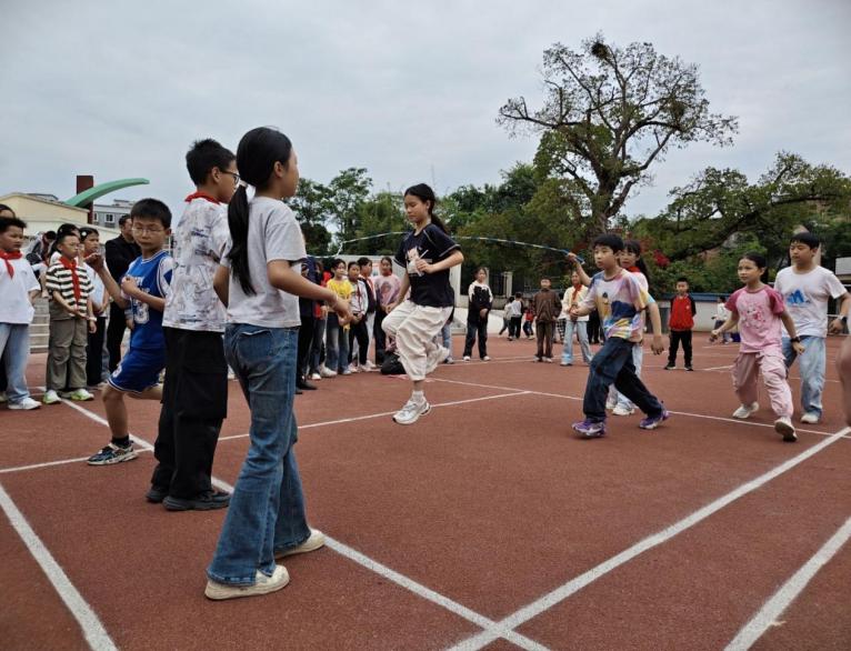 春日逐梦奔跑 运动快乐成长——屏山县中都镇中心学校2026年春季运动会圆满举办