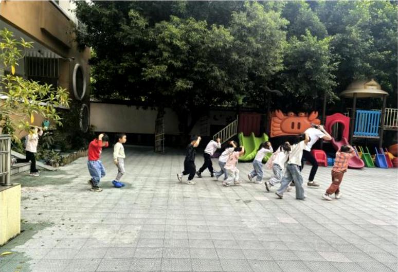 宜宾市南溪区南溪街道中心幼儿园开展地震应急疏散演练